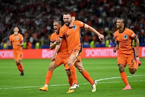 هولندا تكتسح مالطا 8-0 في تصفيات كأس العالم